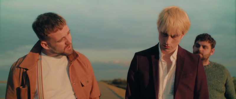 �� I met a guy last week ♪