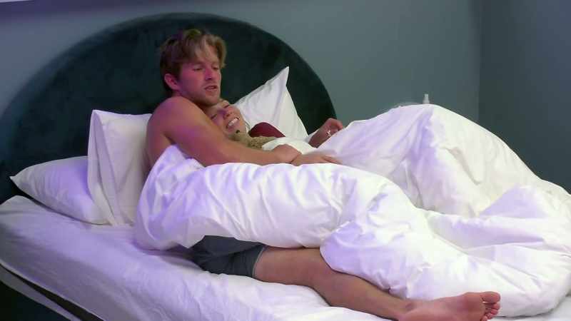 >> I NEED A DYLAN AND WESTON ALARM CLOCK THAT SWITCHES OFF