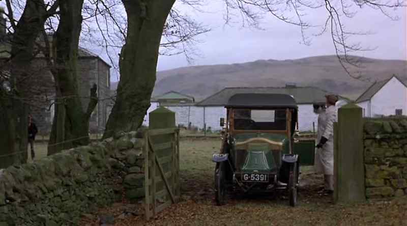 I need a push! - (Man) Men, Sir Harry needs a push