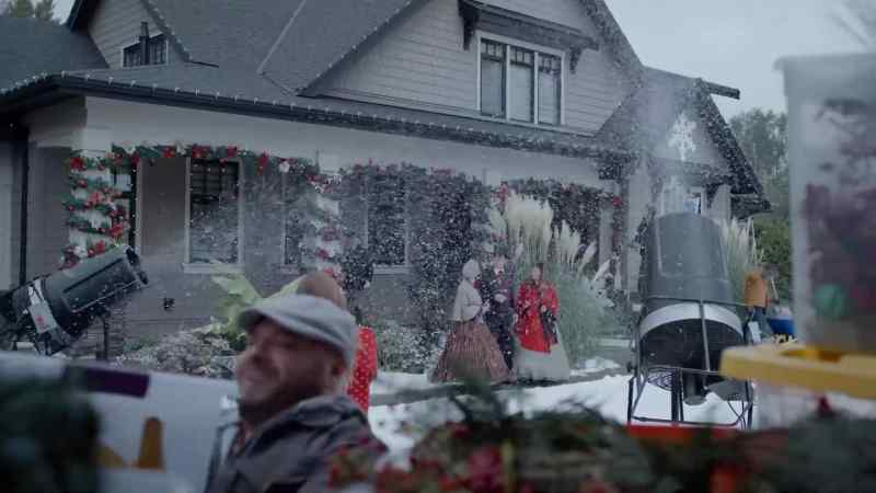 I need those snowflake decorations