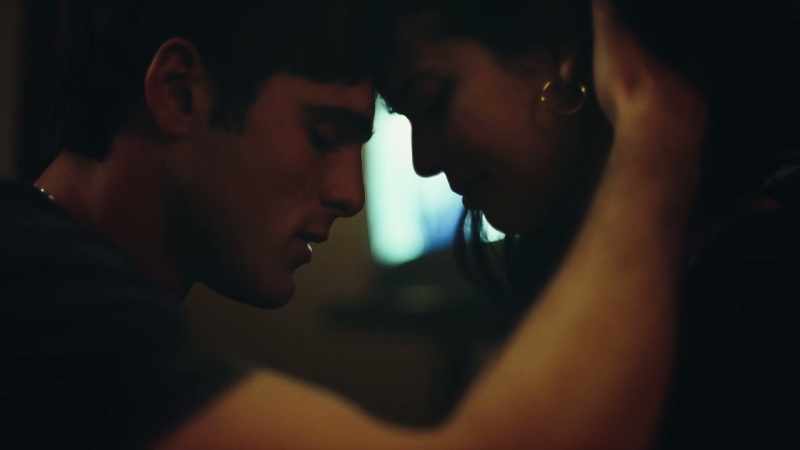 �� I need you to hold me down... ♪