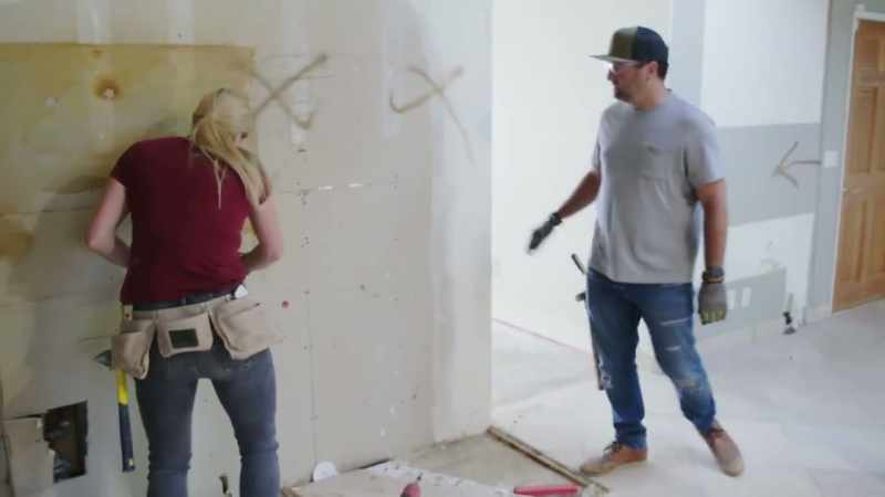 I was not expecting to find any plumbing in this wall