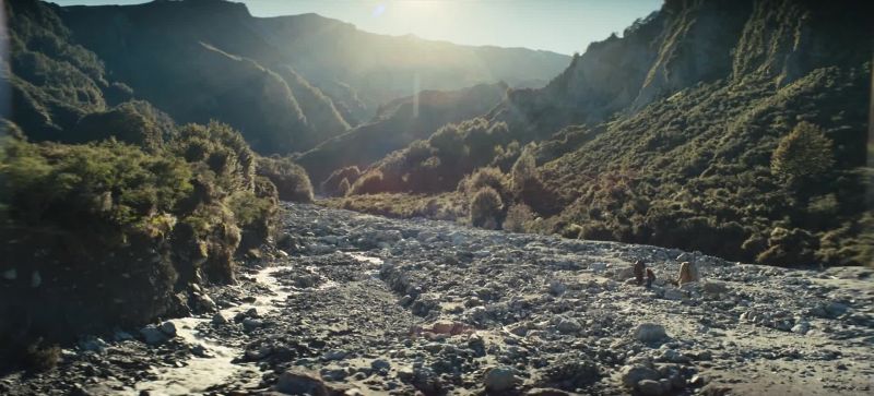�� Oh, there's a river That winds on forever ♪