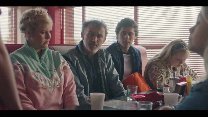 I ordered a tea. You brought me a Coke, and that's not acceptable