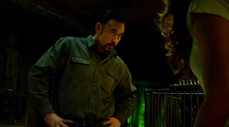 Previously on The Strain. - Hello, Ms. Velders