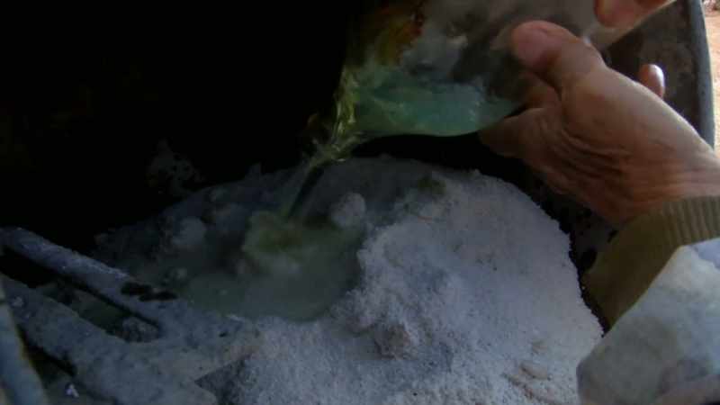 I quite like the way... (IMITATES LIQUID FLOW)