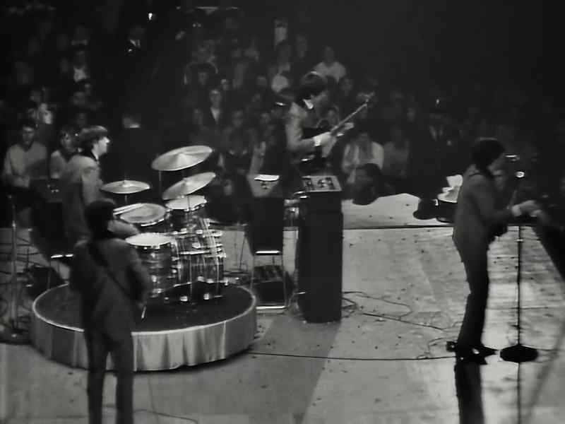 �� I saw Uncle John with bald-headed Sally ♪