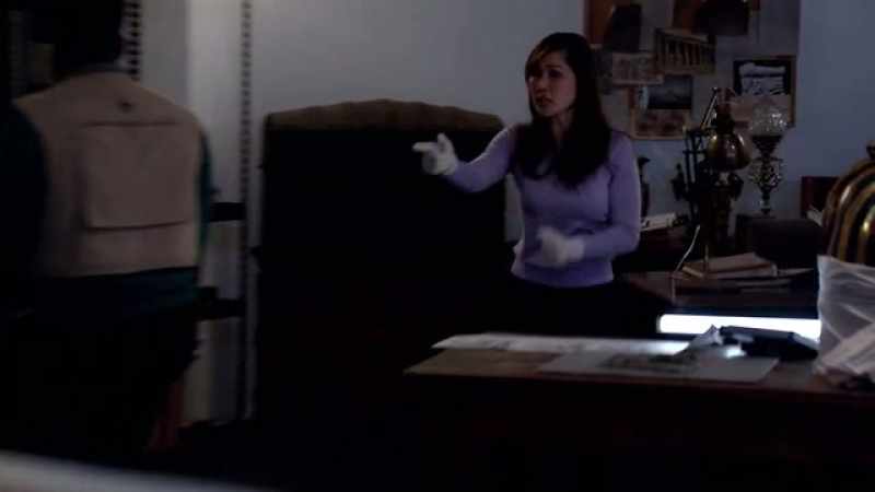 I say let him come up in here. - Excuse me, I cannot be in here