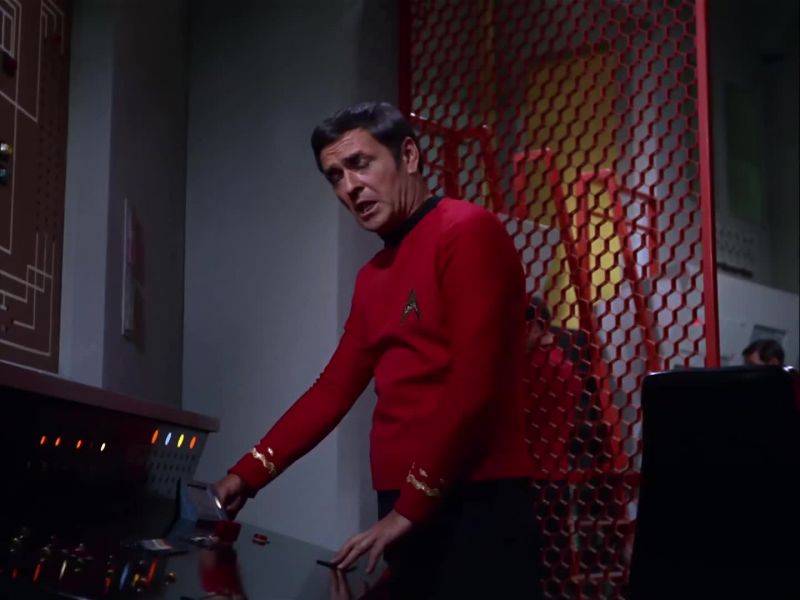 I see him. - There he is!