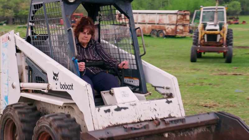 I think Avery's kind of torn between trying to help his mom