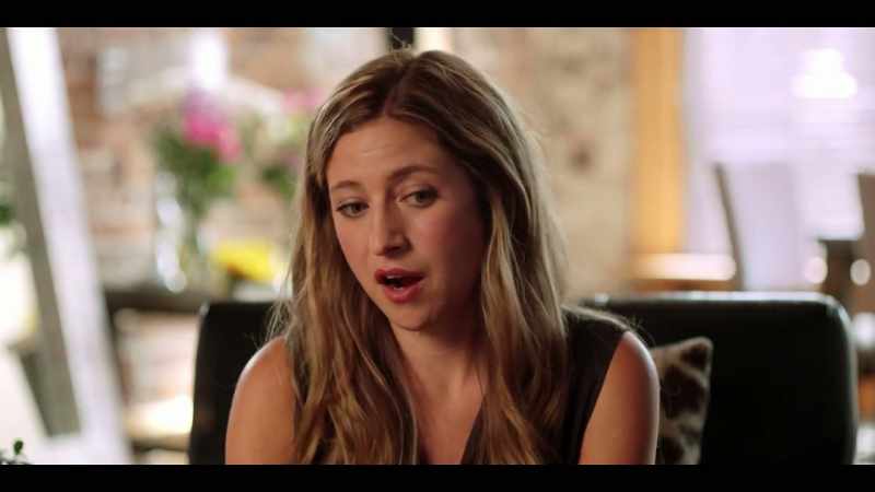I think this girl's a con artist