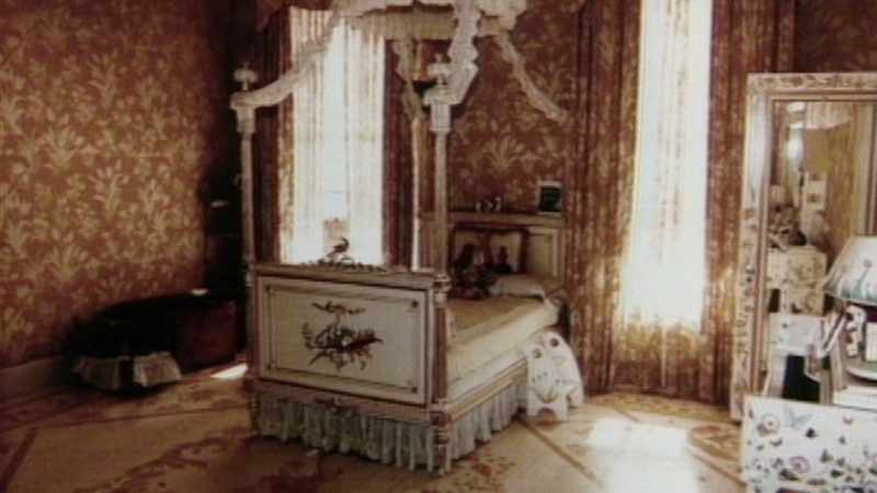 I think the Roosevelts lived in the same building. Didn't they?
