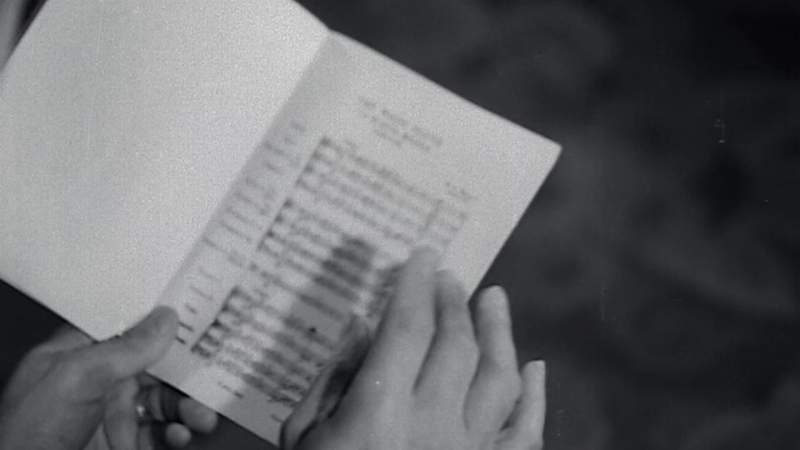 I try with all my power studying the singing