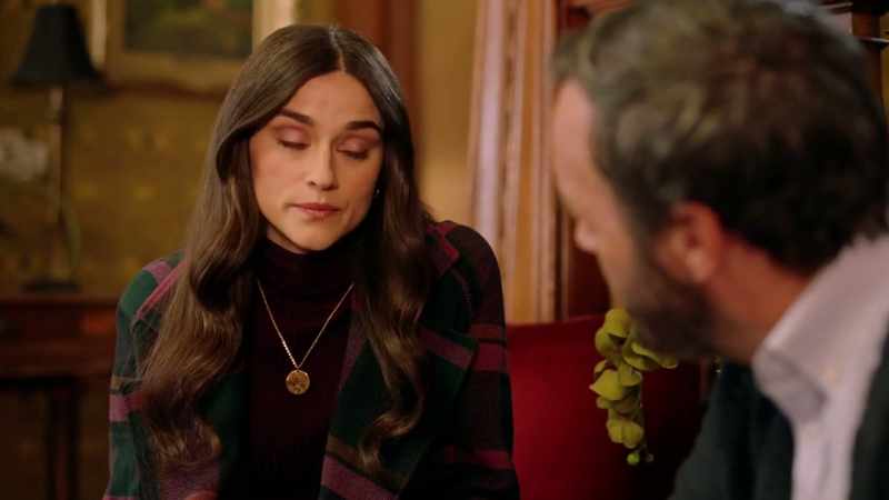 Şi? - Tu cu ce te alegi, Poppy?