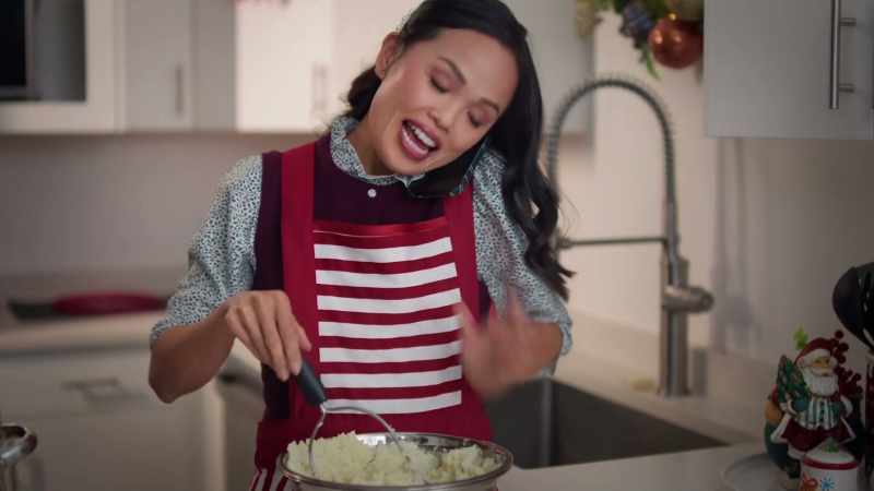 I volunteered for mashed potato duty, so I need to multitask