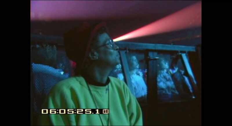 �� I wanna know right now Yeah, I wanna know who ♪