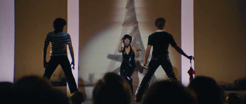 �� I wanna step out down The Champs-Elysees ♪