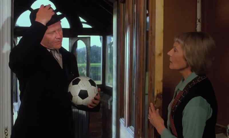I want to see Mrs. Maurice Castle