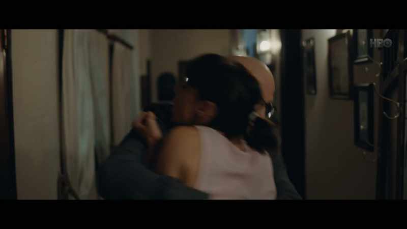 I want you to wait right here. -No, let me go