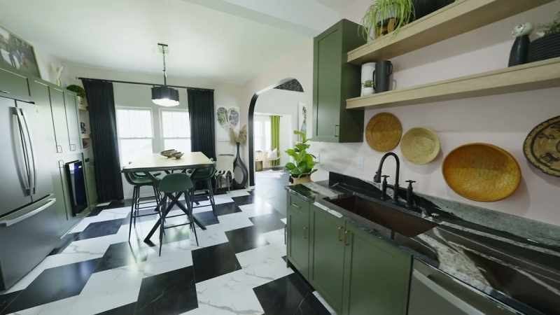 I wanted to tie the dining and kitchen rooms together