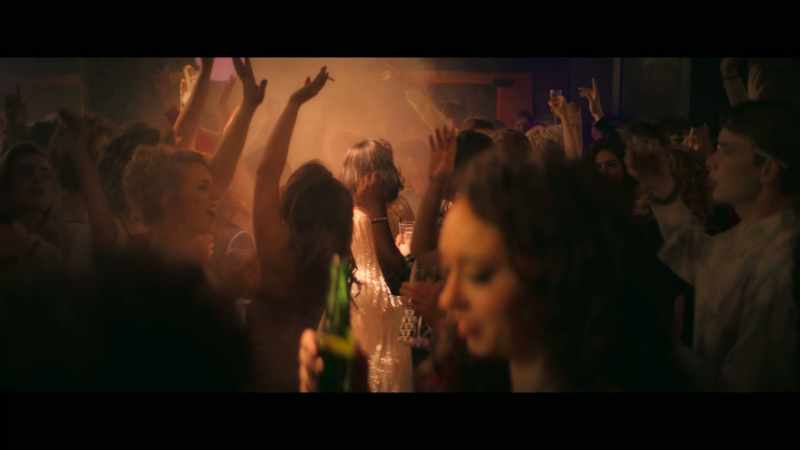 �� I watch you sinking all of that cheap red wine ♪