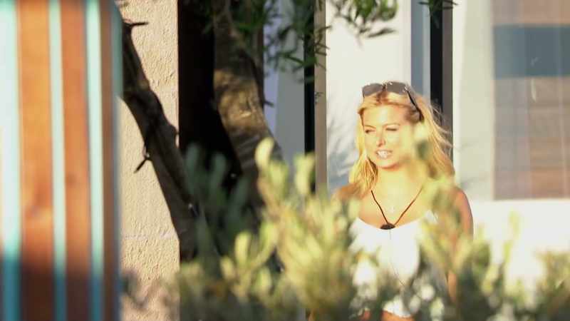 IAIN: Back at the Villa, Zara is about to fill