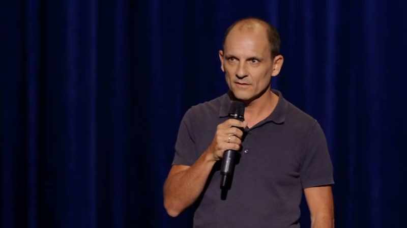 Ian komt thuis uit het gekkenhuis