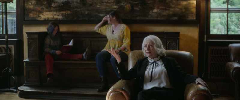 If you could please wait, Madame