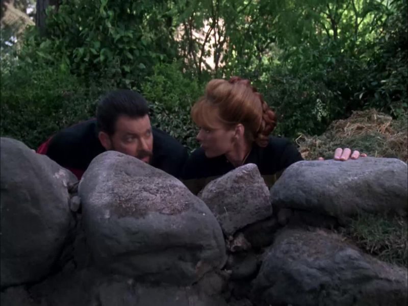 If I can get to those trees, we might be able to set up a crossfire