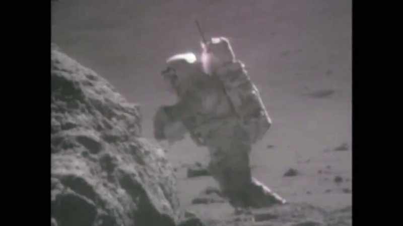 If we straighten the frame, to see the astronaut vertically