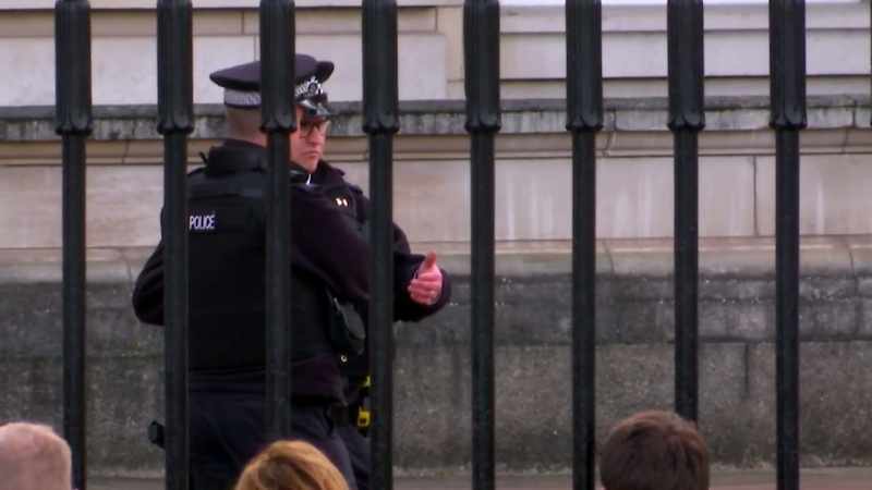 If the Queen knew Robert Maxwell's daughter
