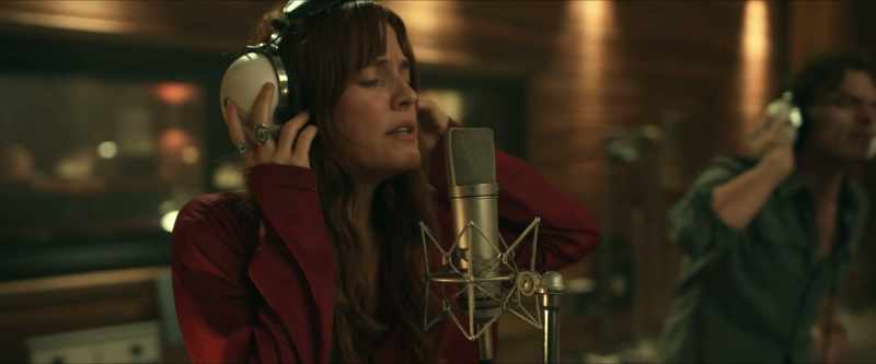 �� If you're gonna let me down, let me down easy ♪