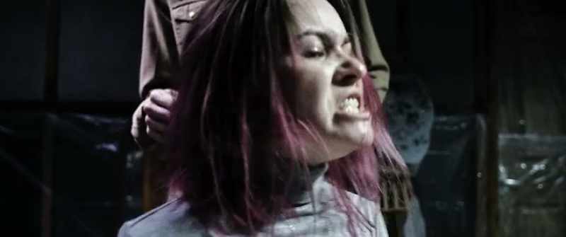 I'll kill you. I'll kill you!