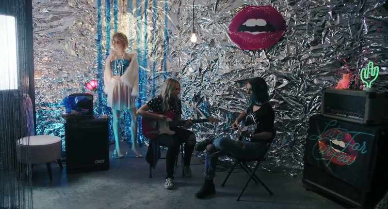 �� I'll shed these lies and sing my dreams ♪