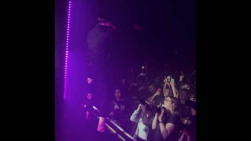�� I'm a 21st century liability ♪