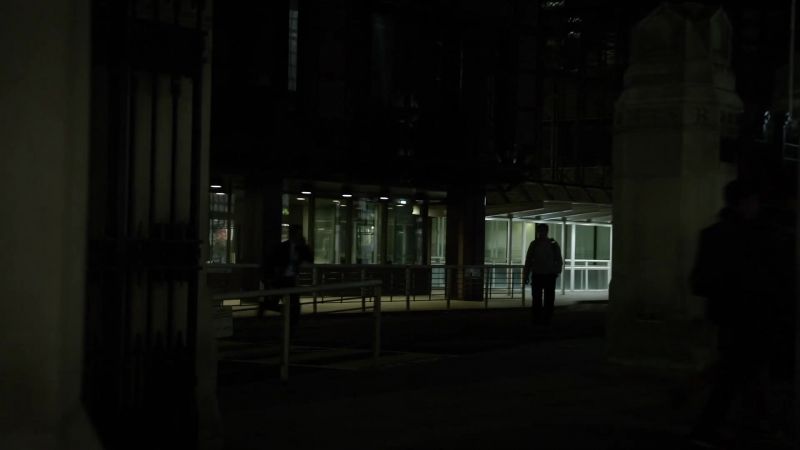 I'm approaching the west side of the station