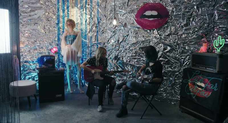 �� I'm breaking out of faking me ♪