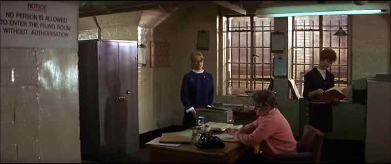 I'm going for lunch now. - Do not come late too