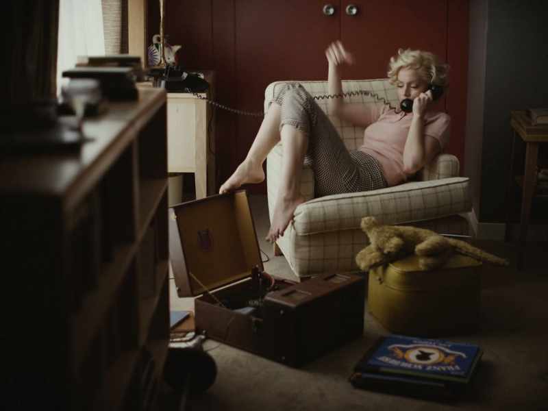 I'm gonna hang up now. Goodbye. - Marilyn, wait
