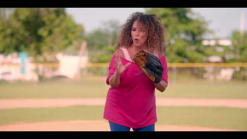 I'm gonna throw you the ball, bien suavecito