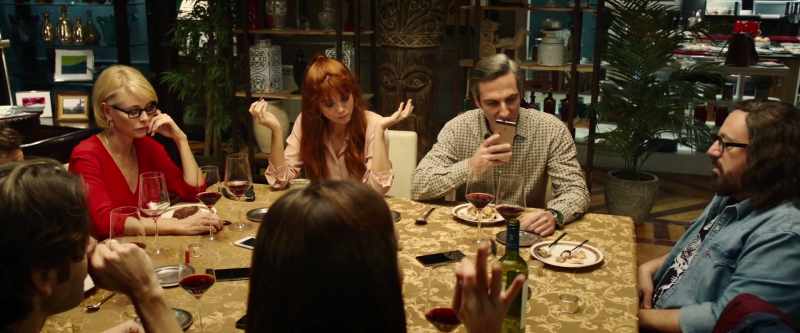 I'm having... dinner... with... some friends