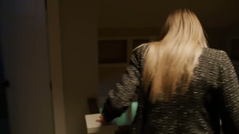 I'm looking for lacey. - How-how did you find this house?