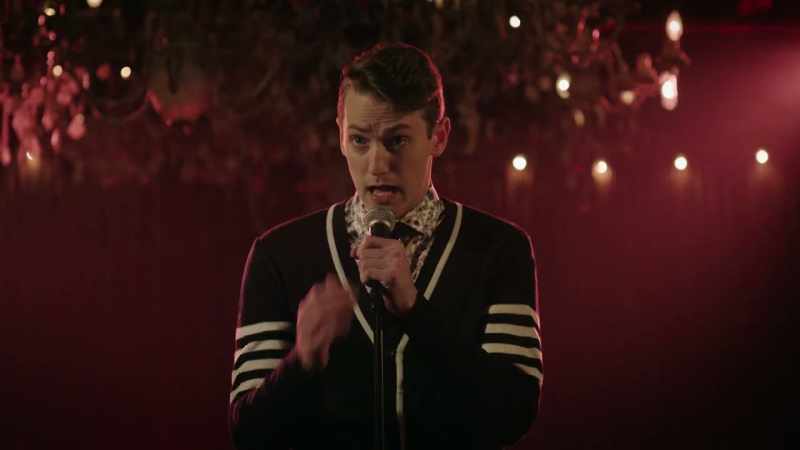 �� I'm lying alone with my head on the phone ♪