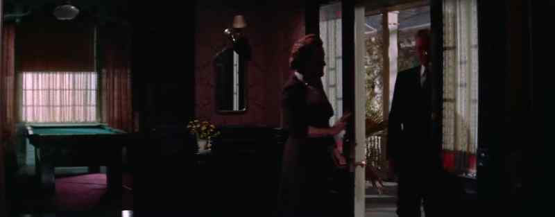 I'm Mr. Niles. -Oh, yes, come in