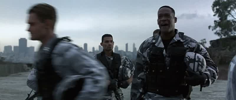 I'm not allowed to carry a gunOh you're not allowed to carry a gun I got a goddamned gunIf I'd have known this was gonna happen I'd have brought my motherfuckin' gunHelp