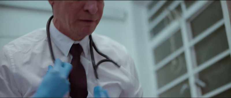 I'm not getting a pulse. -Let's go to CPR
