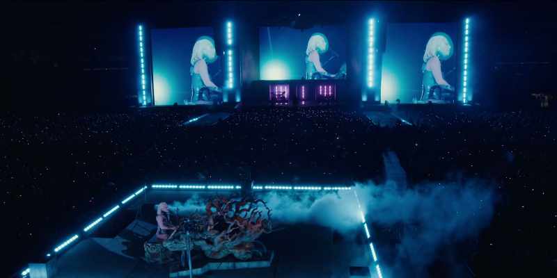 �� I'm on the edge with you ♪