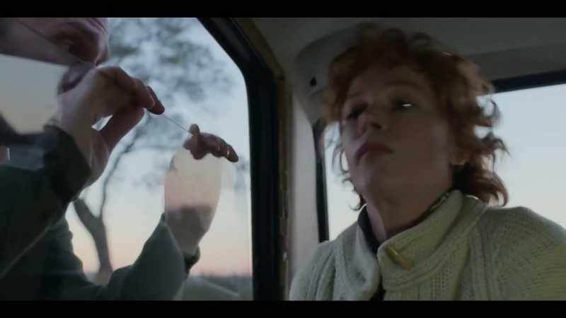 I'm rolling up the window. - Just come i
