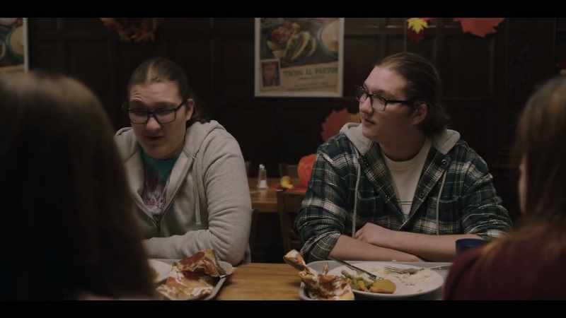 I'm Sophie. - Hey. I'm Darby