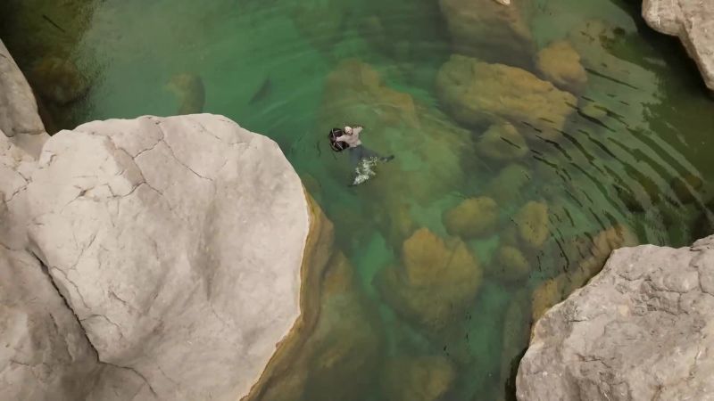 I'm swimming in a desert! This is crazy!